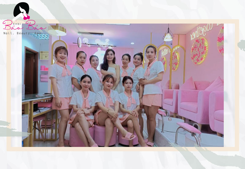 Đội ngũ nhân viên chuyên nghiệp tại spa massage Gò Vấp Enbi Bảo Bảo