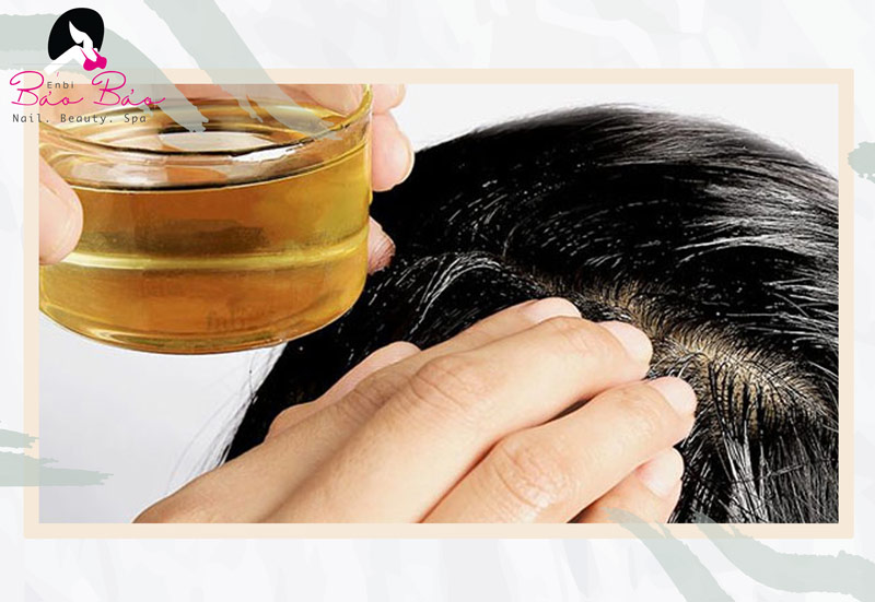 Giảm rụng tóc đỉnh đầu bằng dầu dừa