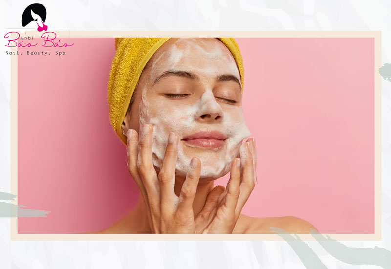 Rửa mặt đúng cách giúp hạn chế mụn trên da